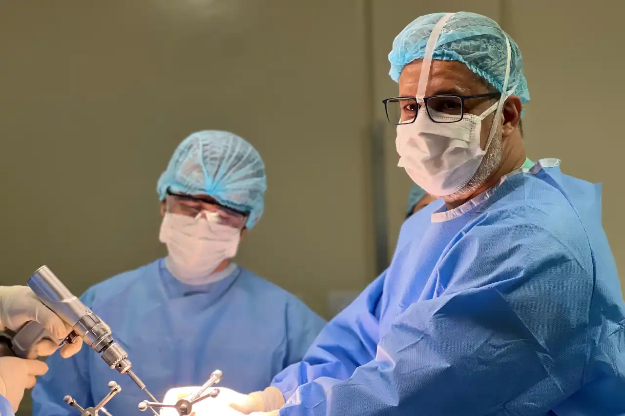 Dr. Ulbiramar Correia - Clínica de Joelho em Goiânia